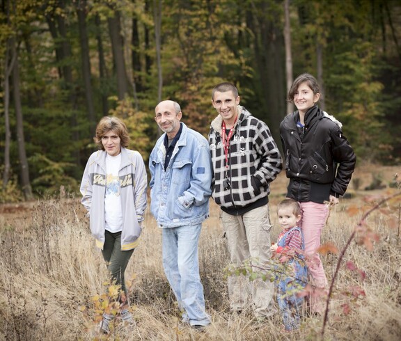 Eine Familie im Freien