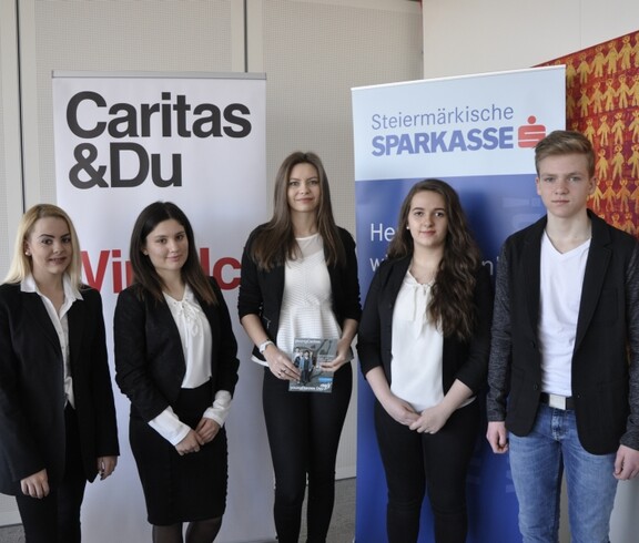 SchülerInnen verbringen den youngHeroes Day bei der Steiermärkischen Sparkasse.