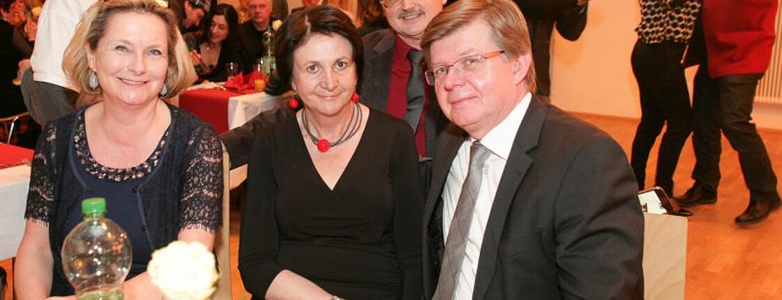 Bettina Vollath, Lore Beiglböck, Franz Waltl (Caritas Bereichsleiter Hilfe) und Caritasdirektor Herbert Beiglböck beim 18. Marienstüberlball